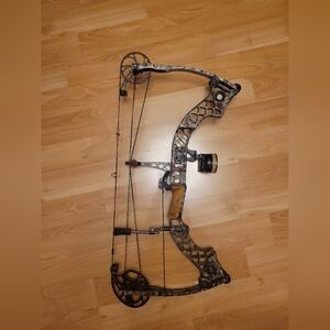 Mathews Z7 Extreme RA LEFT hand Spot hog 7 pin smack down drop away new cams #70
